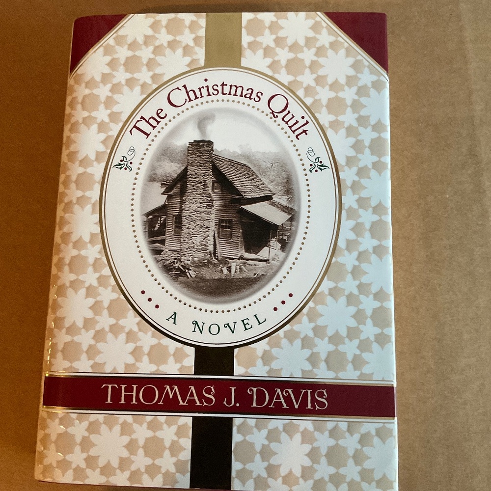 Book - The Christmas Quilt by Thomas J. Davis.  H223
